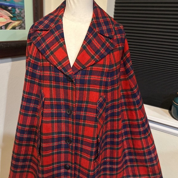 Red Plaid Pendleton Cape / Vintage 70s NOS Gorgeous!  One size Rare! Timeless ! - Picture 8 of 15